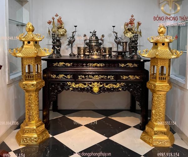 Đôi đèn thờ bằng bằng đồng dát vàng 24k