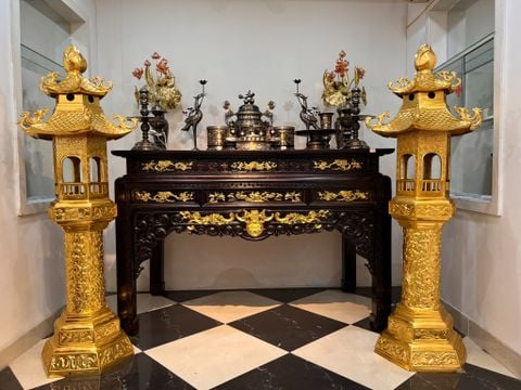 Đôi đèn thờ bằng bằng đồng dát vàng 24k