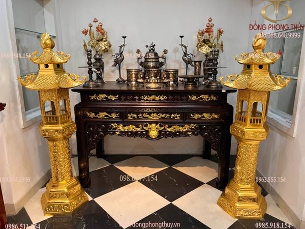 Đôi đèn thờ bằng bằng đồng dát vàng 24k