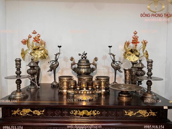 Đôi đèn thờ bằng bằng đồng dát vàng 24k