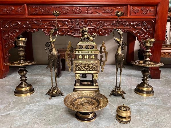 Bộ đỉnh đồng dáng Vuông Ngũ sự cao 63cm nặng 36,5kg