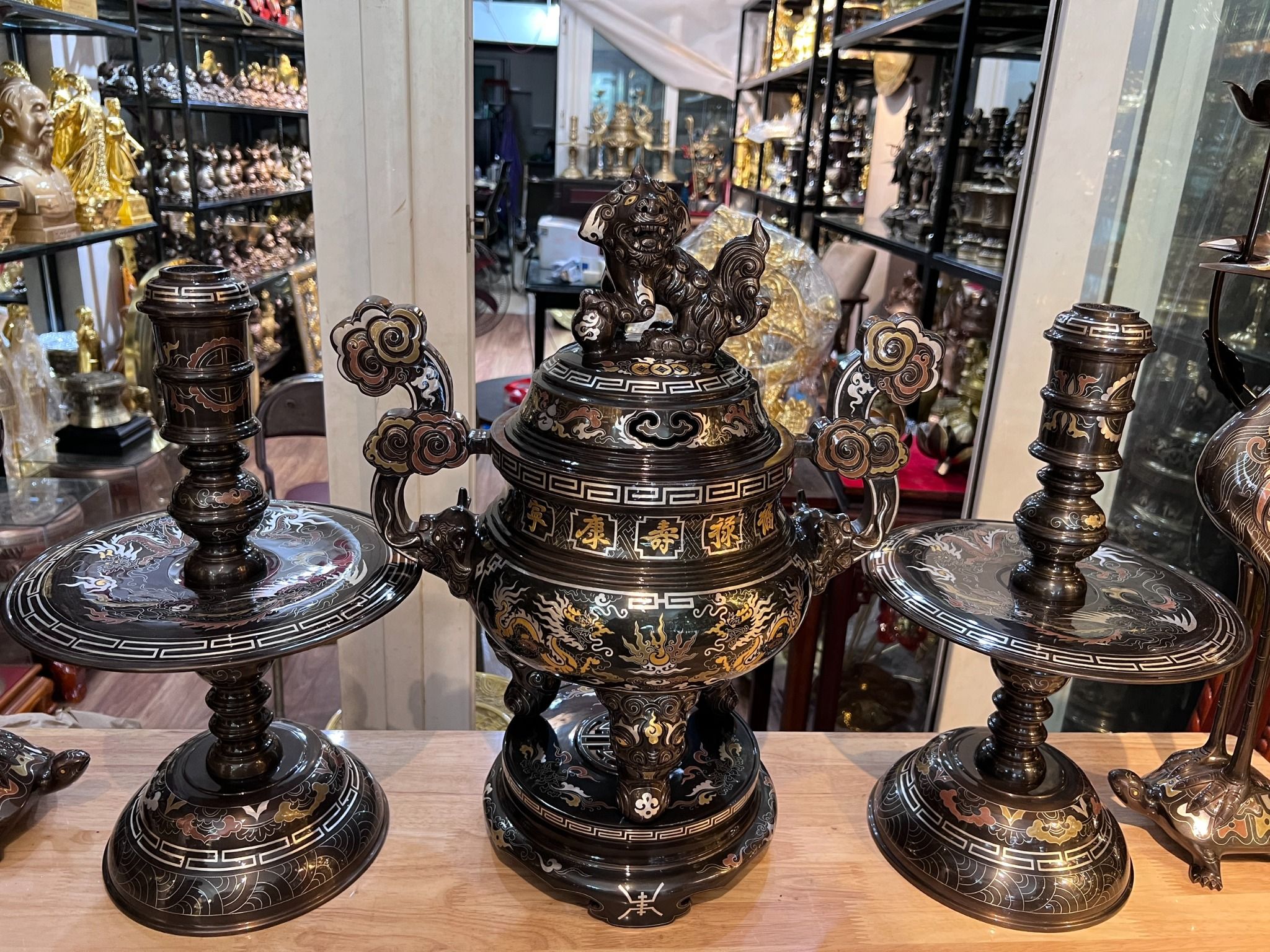 đỉnh song long đồng đỏ khảm ngũ sắc