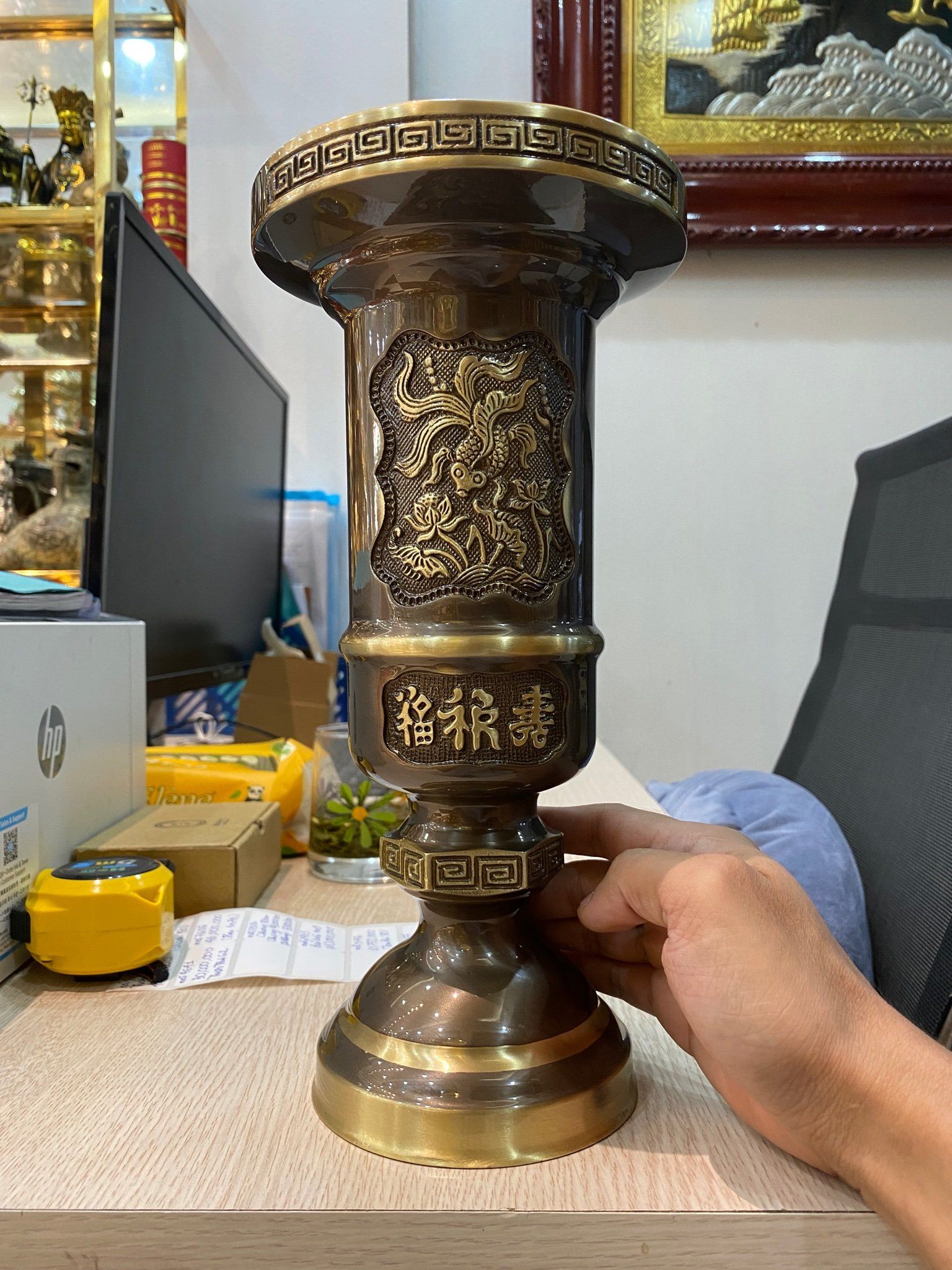 Ống đựng hương bằng đồng hun