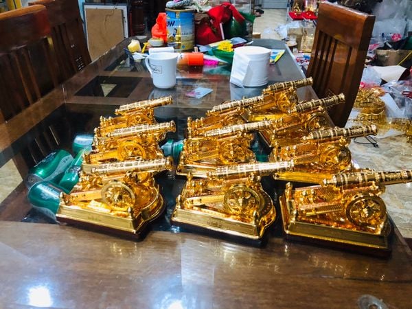 Súng pháo thần công mạ vàng 24k