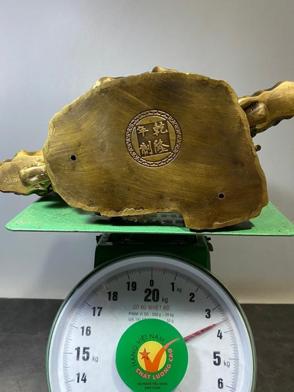 Lư xông trầm tề thiên cao 28 ngang 38 nặng 3,6 kg