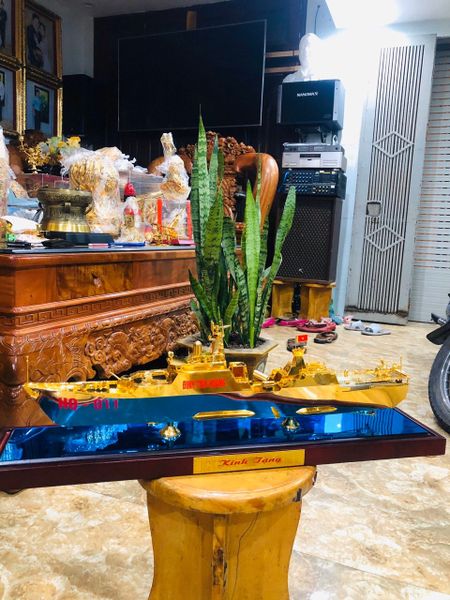 Mô hình tàu hạm đội tàu chiến bằng đồng mạ vàng 24k