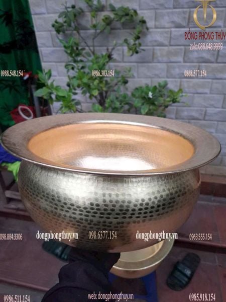 Chậu đồng vàng gò thủ công
