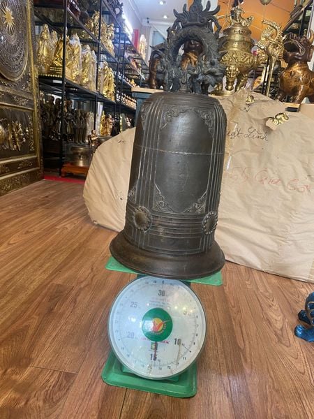 Chuông đồng nặng 14,5kg cao 55 đk 21cm mép dưới 26,5cm