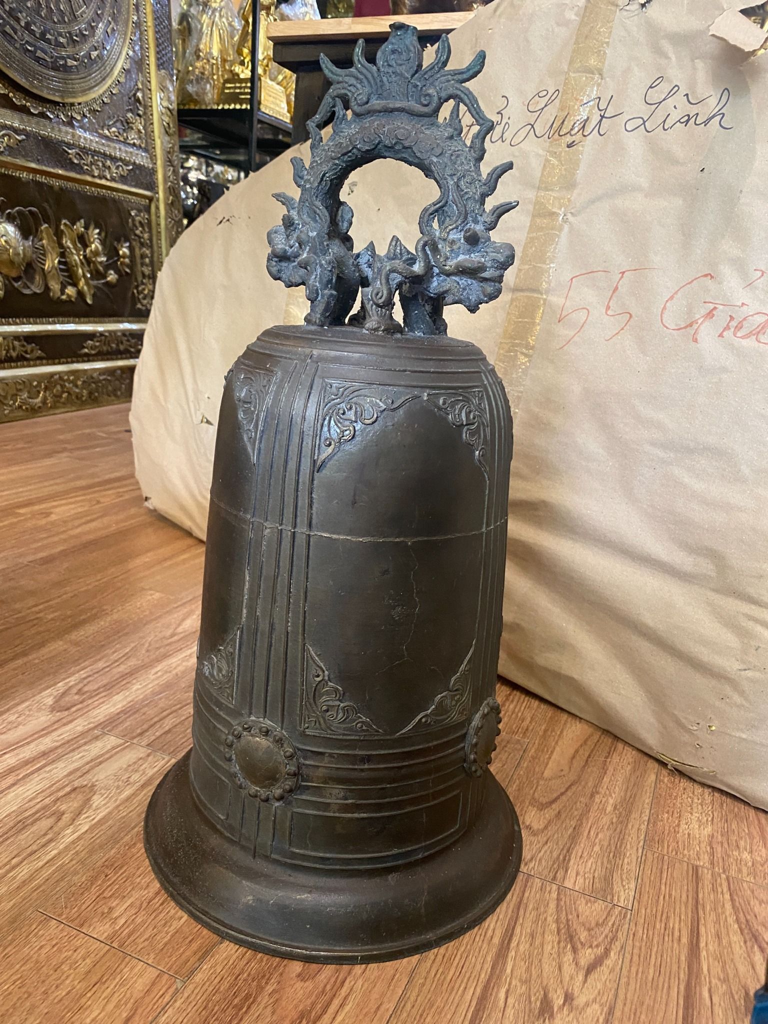 Chuông đồng nặng 14,5kg cao 55 đk 21cm mép dưới 26,5cm
