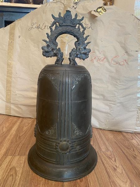 Chuông đồng nặng 14,5kg cao 55 đk 21cm mép dưới 26,5cm
