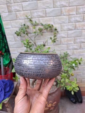Cơi trầu bằng đồng gò thủ công