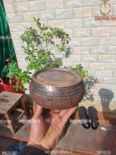 Cơi trầu bằng đồng gò thủ công