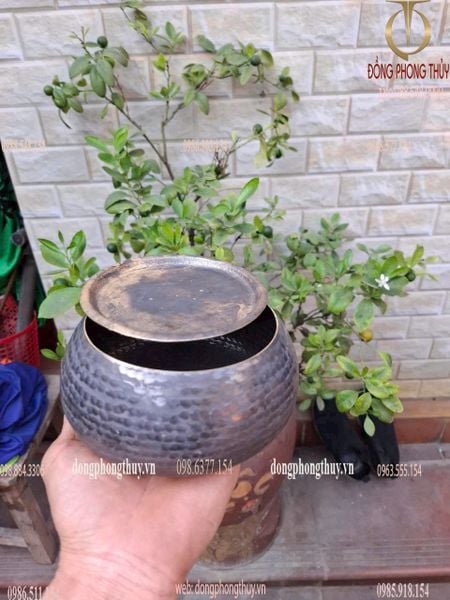 Cơi trầu bằng đồng gò thủ công