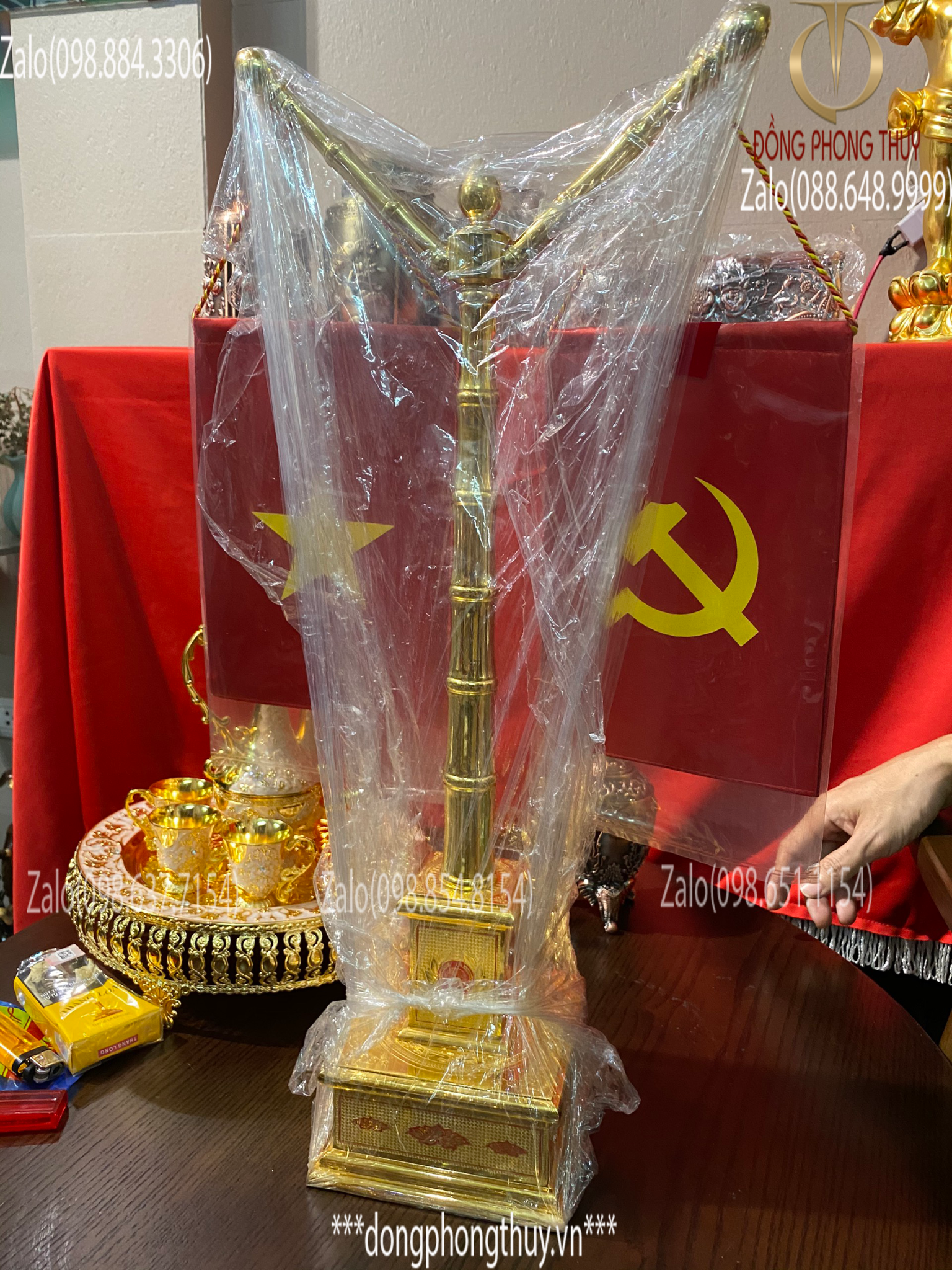 Cột cờ bằng đồng mạ vàng 24k