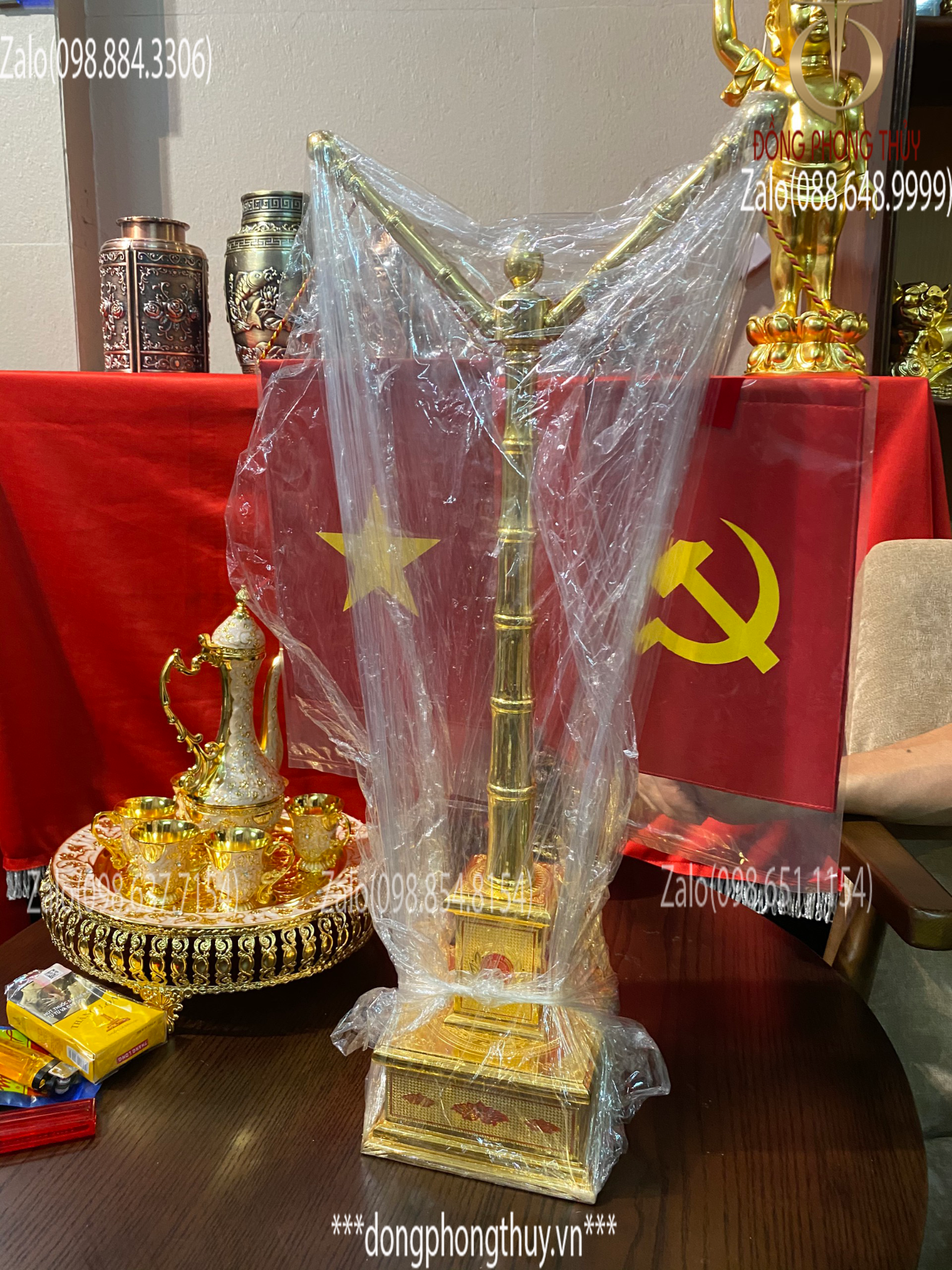 Cột cờ bằng đồng mạ vàng 24k