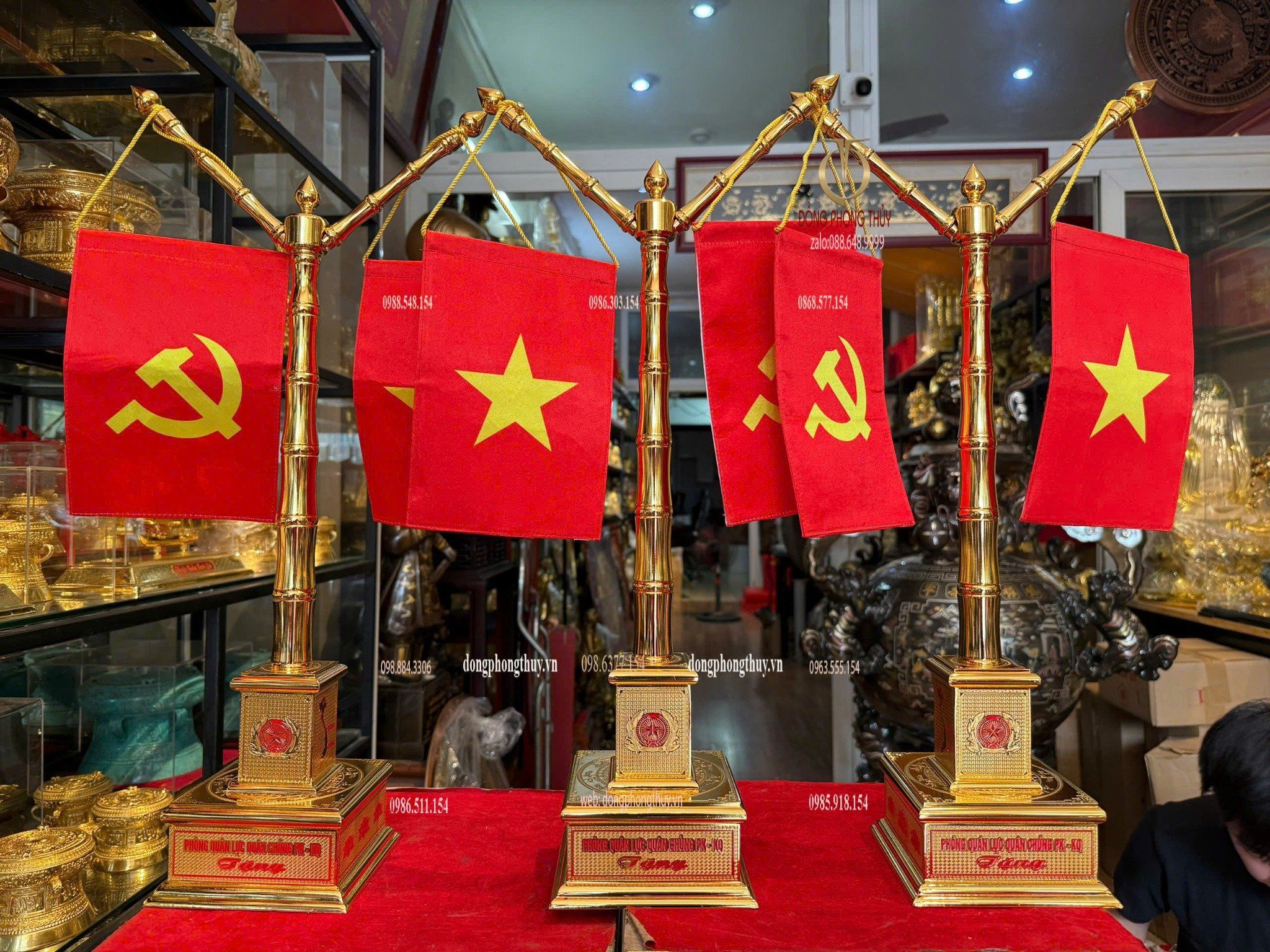 Cột cờ bằng đồng mạ vàng 24k