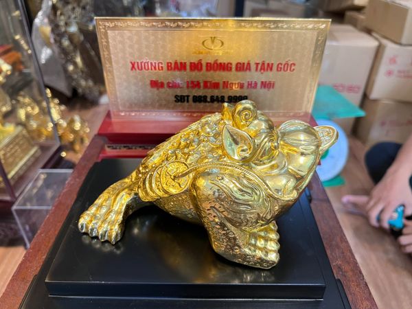 Cụ thiềm thừ cóc ngậm tiền cóc 3 chân bằng đồng dát vàng 24k