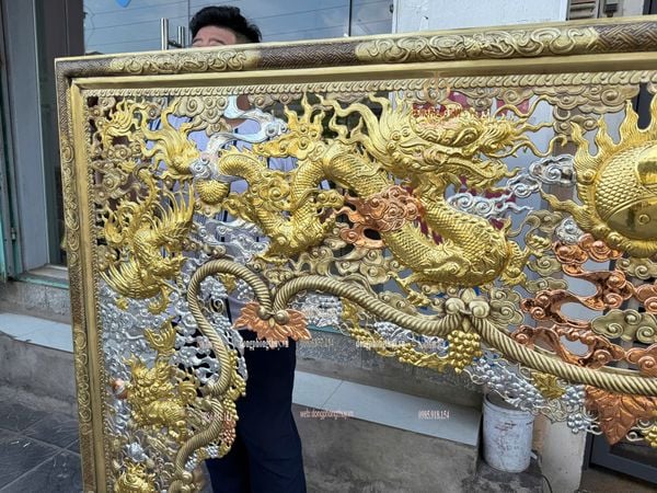 Cửa võng bằng đồng dát vàng bạc