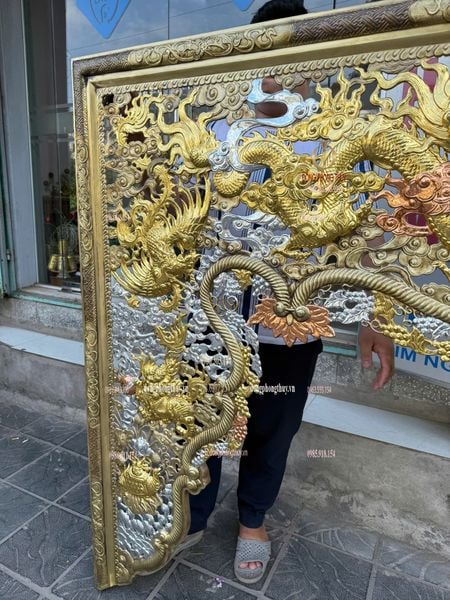 Cửa võng bằng đồng dát vàng bạc