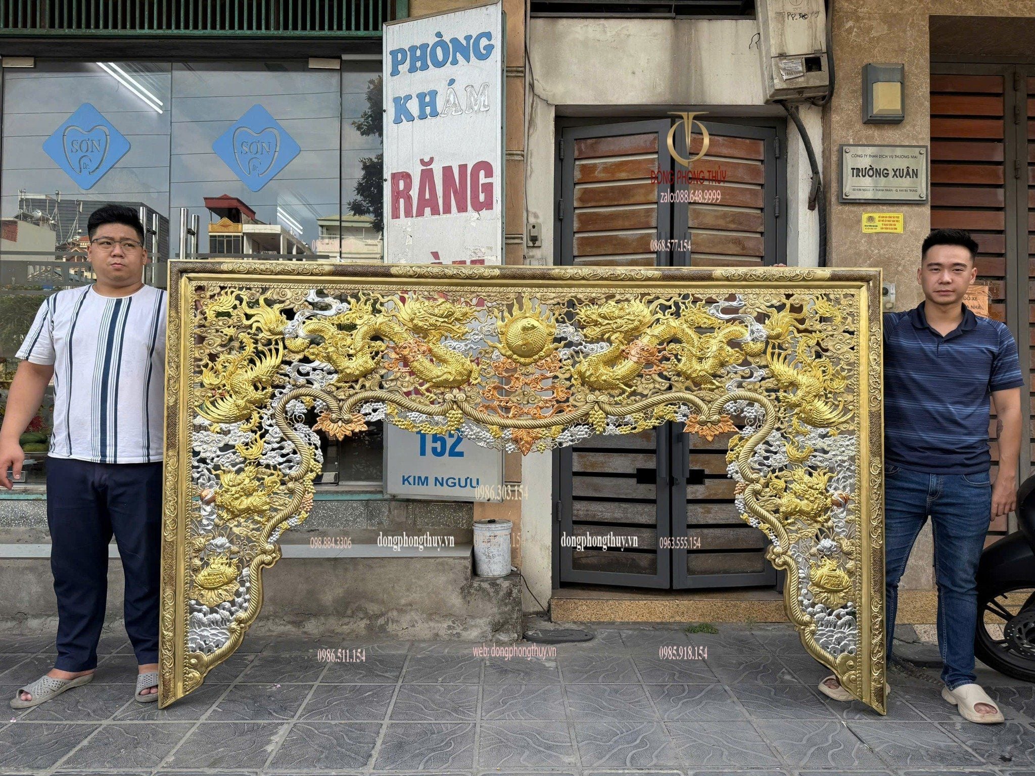 Cửa võng bằng đồng dát vàng bạc