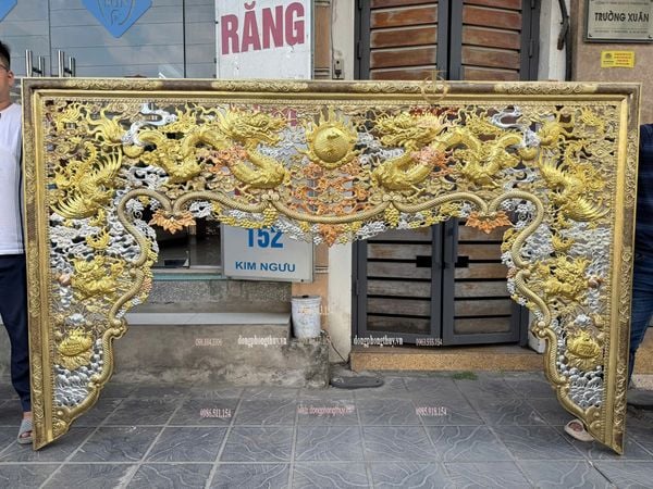 Cửa võng bằng đồng dát vàng bạc