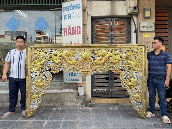 Cửa võng bằng đồng dát vàng bạc