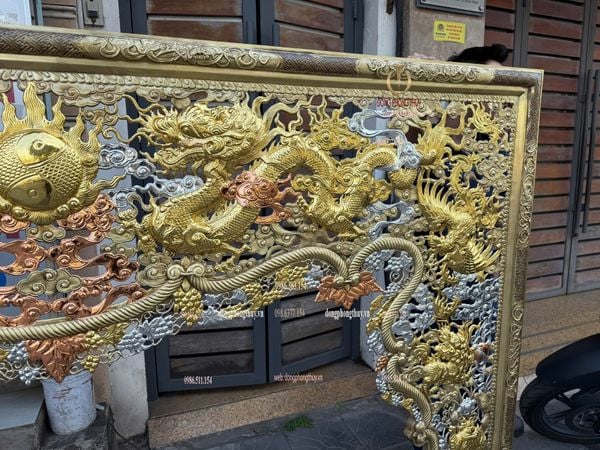 Cửa võng bằng đồng dát vàng bạc