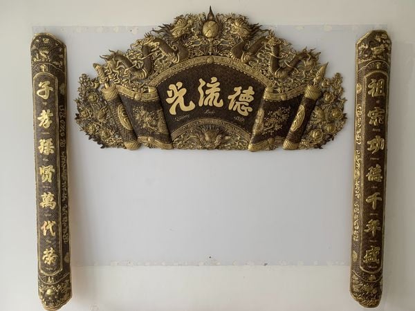Cuốn thư câu đối bằng đồng 1m76 màu hun giả cổ hàng đẹp
