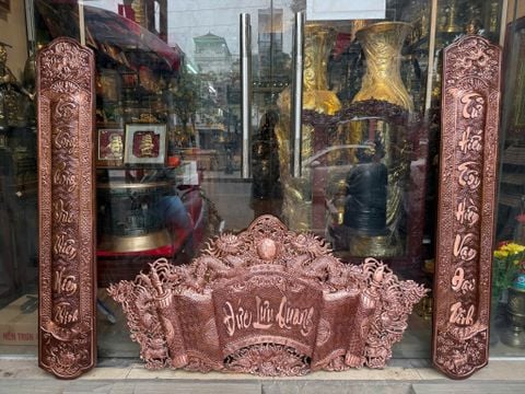 Cuốn thư câu đối bằng đồng đỏ