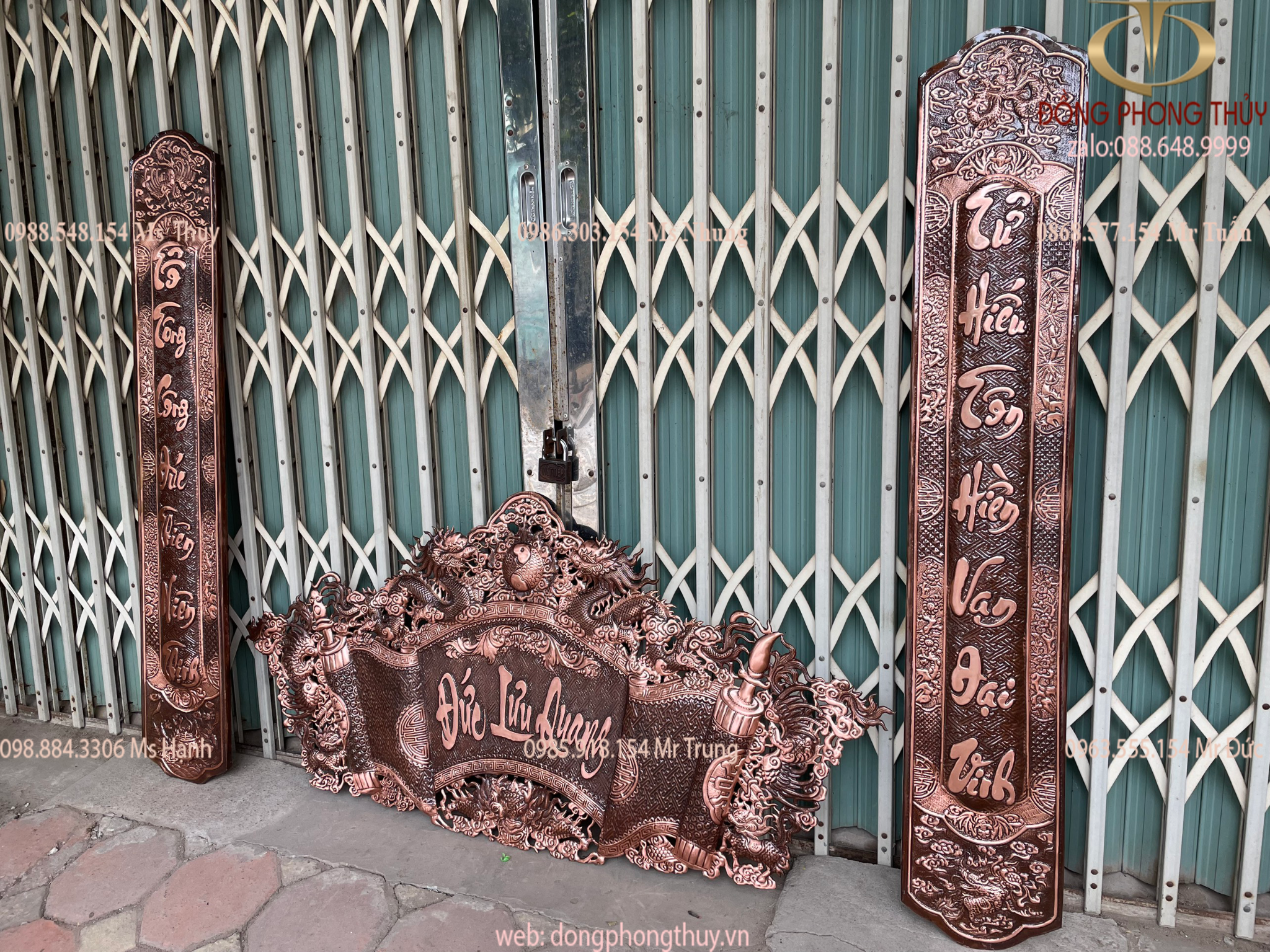 Cuốn thư câu đối đồng đỏ