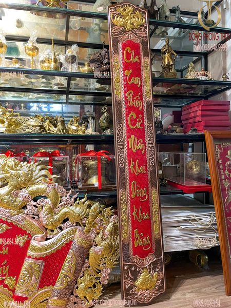 Cuốn thư câu đối bằng đồng đỏ dát vàng nano