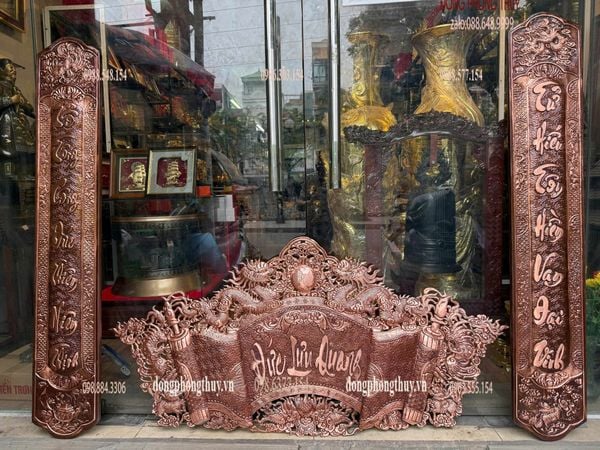 Cuốn thư câu đối bằng đồng đỏ
