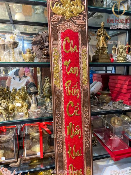Cuốn thư câu đối bằng đồng đỏ dát vàng nano