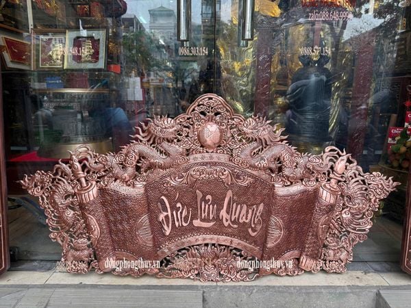 Cuốn thư câu đối bằng đồng đỏ