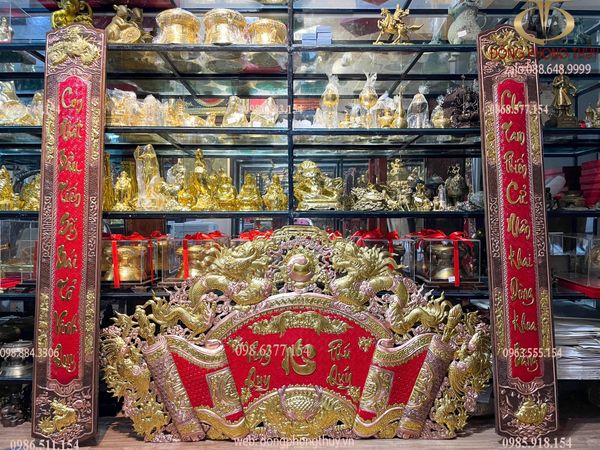 Cuốn thư câu đối bằng đồng đỏ dát vàng nano