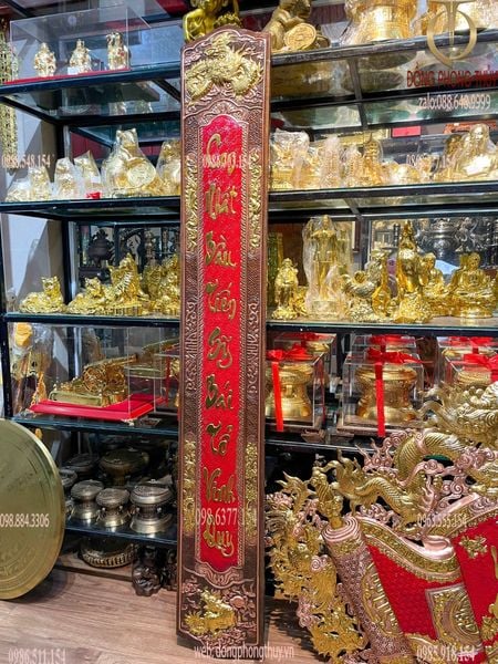 Cuốn thư câu đối bằng đồng đỏ dát vàng nano
