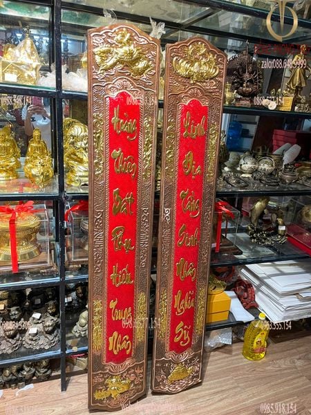 Cuốn thư câu đối bằng đồng đỏ dát vàng nano
