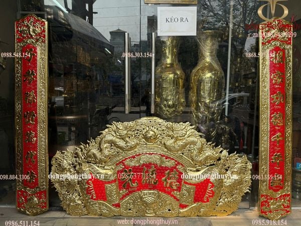 Cuốn thư câu đối bằng đồng 1m55 nặng 10,5kg dát vàng