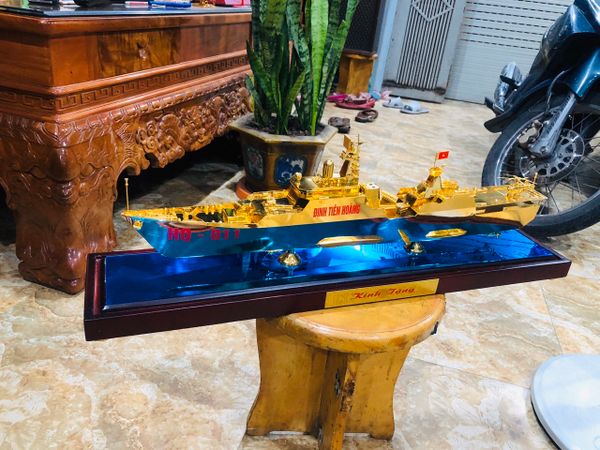 Mô hình tàu hạm đội tàu chiến bằng đồng mạ vàng 24k