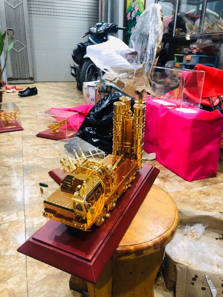 Mô hình tên lửa phòng không mạ vàng 24k