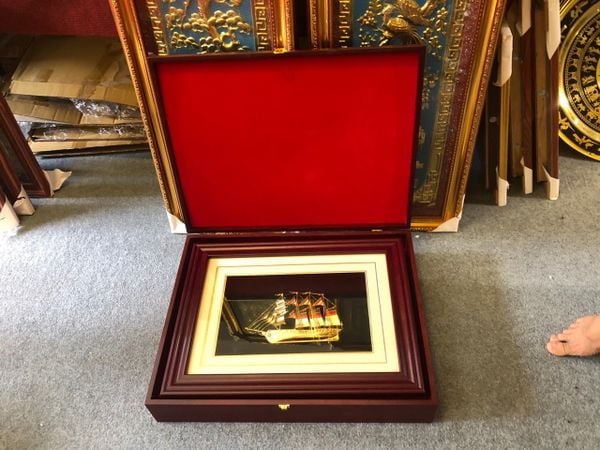 Tranh thuyền buồm mạ vàng 24k 40*60cm