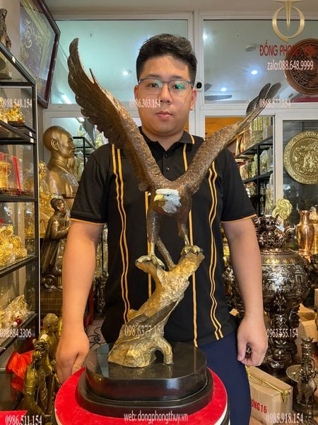 Quà tặng sếp: Tượng đại bàng bằng đồng cao 72cm ngang 46cm nặng 14.5kg