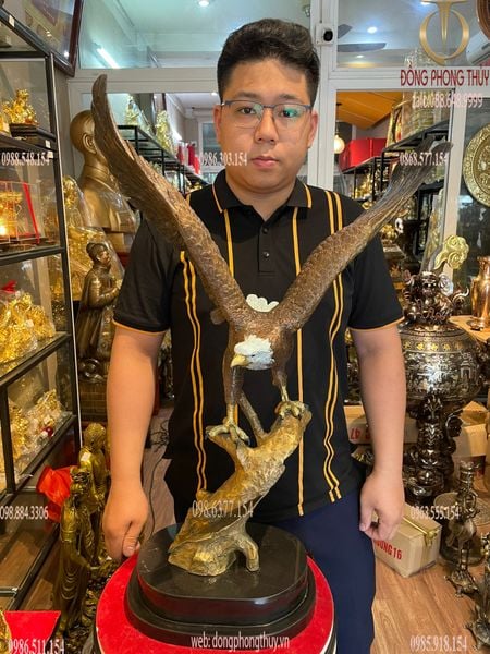 Quà tặng sếp: Tượng đại bàng bằng đồng cao 72cm ngang 46cm nặng 14.5kg