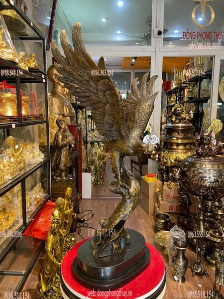 Quà tặng sếp: tượng đại bàng bằng đồng cao 72cm ngang 47cm nặng 15kg