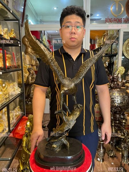 Quà tặng sếp: tượng đại bàng bằng đồng cao 72cm ngang 47cm nặng 15kg