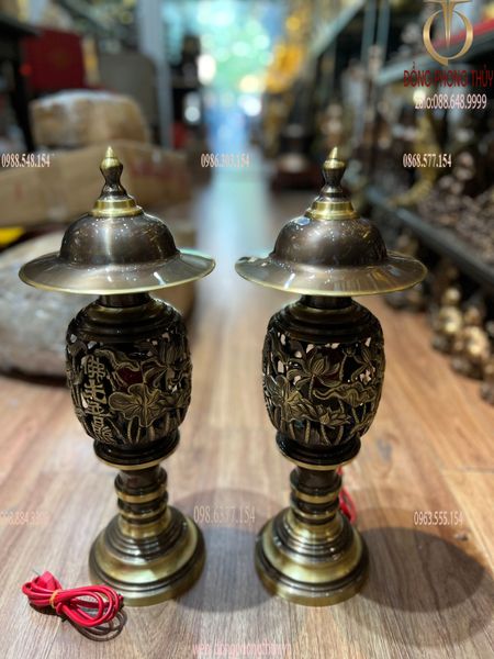 Đôi đèn thờ bằng đồng cao 45cm