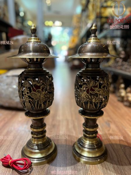 Đôi đèn thờ bằng đồng cao 45cm