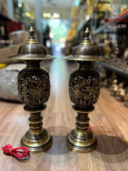 Đôi đèn thờ bằng đồng cao 45cm