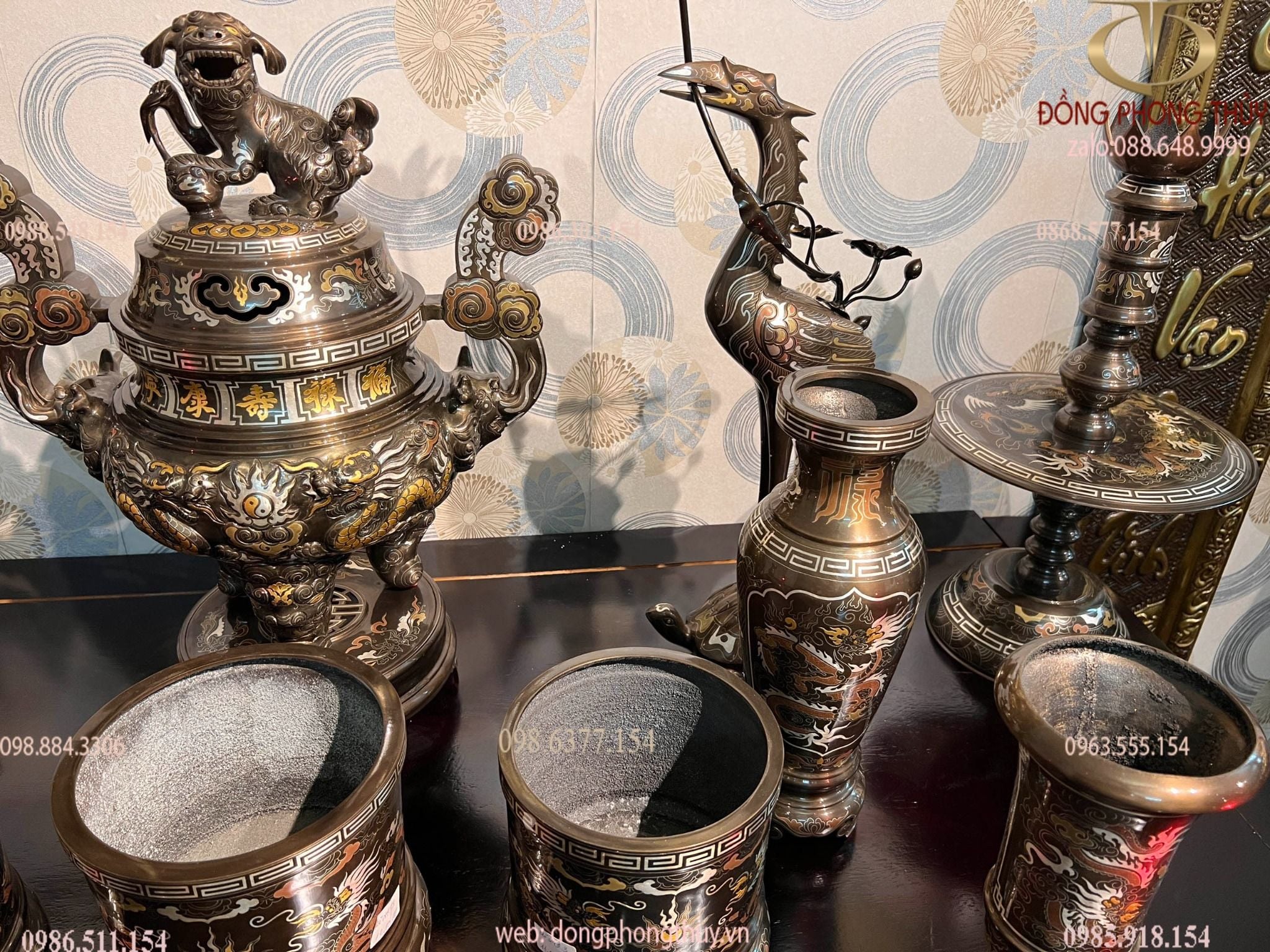 Bộ đỉnh đồng khảm ngũ sắc song long chầu nguyệt