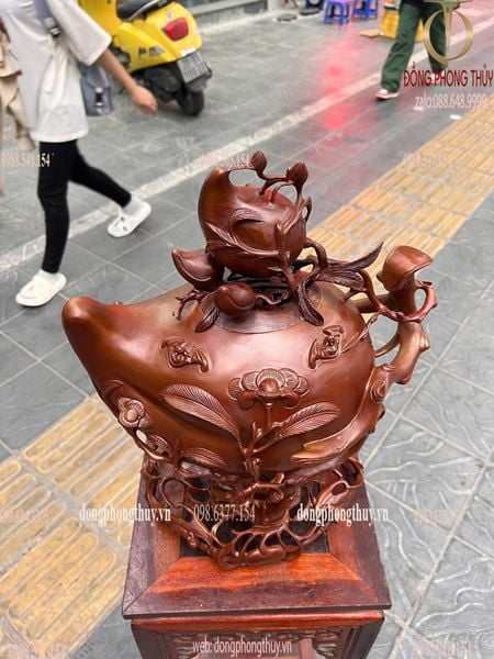 Lư quả đào bằng đồng mẫu cổ